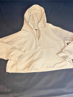 Angel Cult Cream Cropped Hoodie Like New Size M.